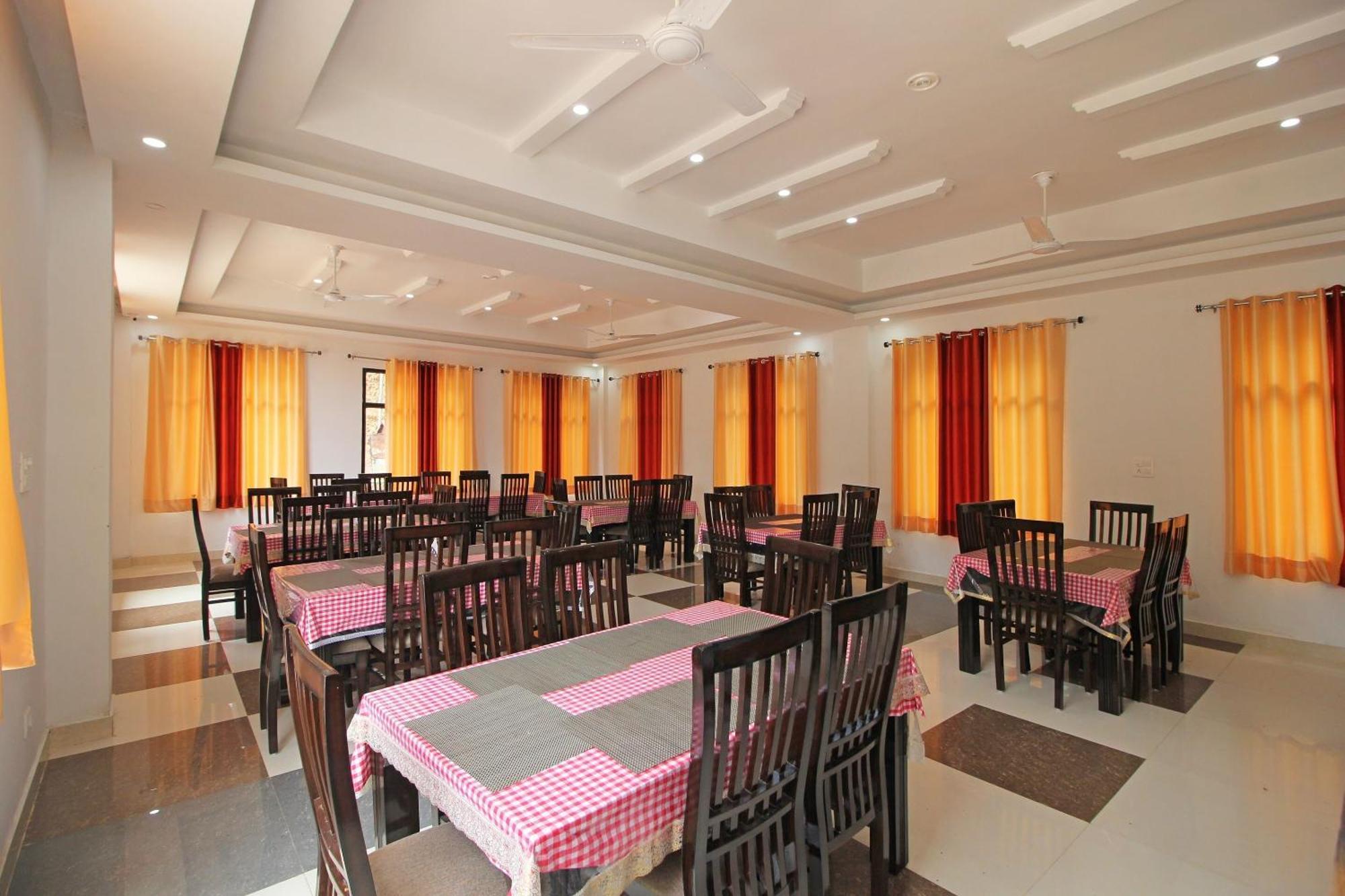 Oyo Hotel Chandni Dharamszala Kültér fotó